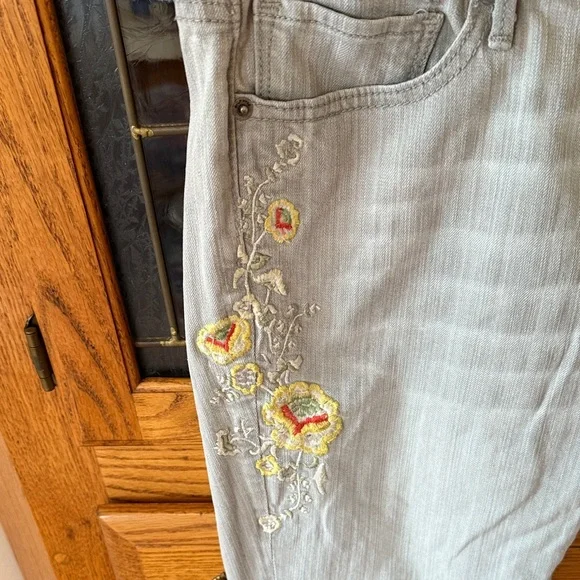 DRIFTWOOD Light Gray Women's Skinny Jeans with Floral Embroidery - Picture 3 of 10